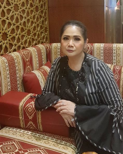 2. Vina Panduwinata