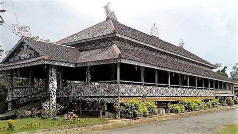 Rumah Adat di Pulau Kalimantan