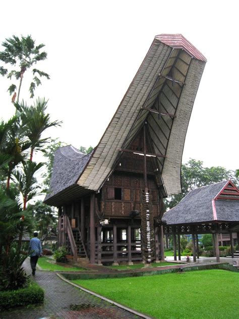 Rumah Adat di Pulau Sulawesi