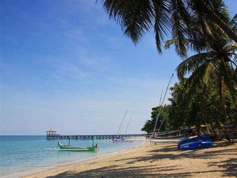 1. Pantai Pasir Putih
