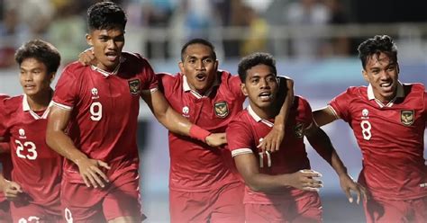 B. Pemain Naturalisasi yang Tidak Diakui Legitimasi