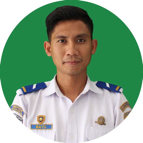 2. First Officer Bayu Perdana